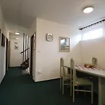 Konukevi Tesak-cernava Chvalčov
