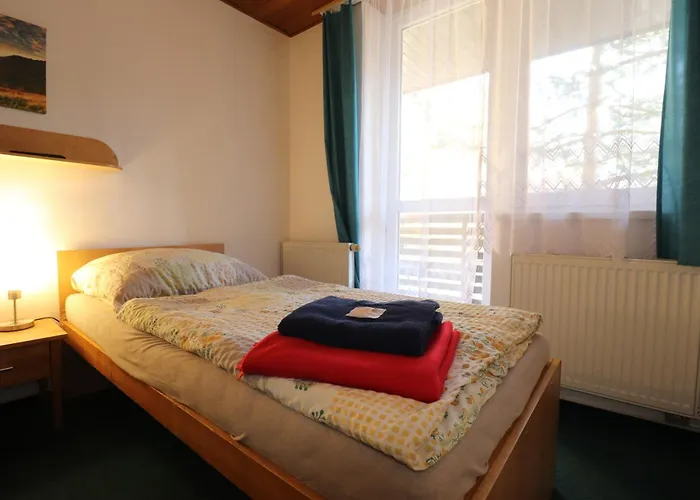 Tesak-cernava ゲストハウス *