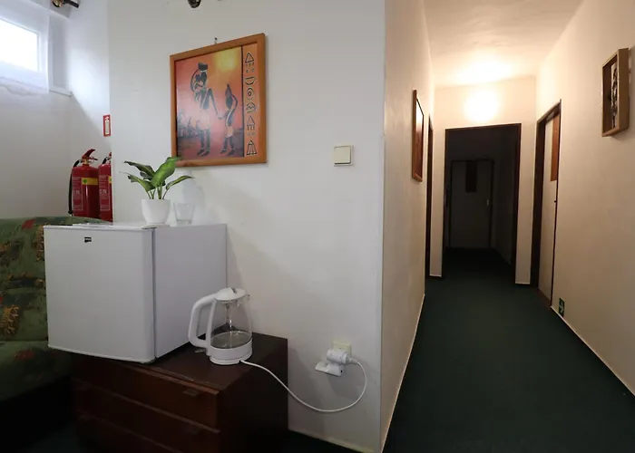 Tesak-cernava ゲストハウス *